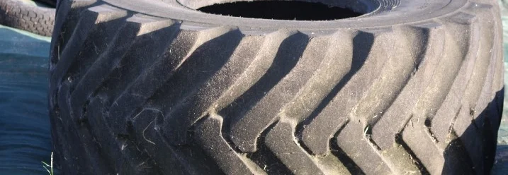 Großer schwarzer Reifen